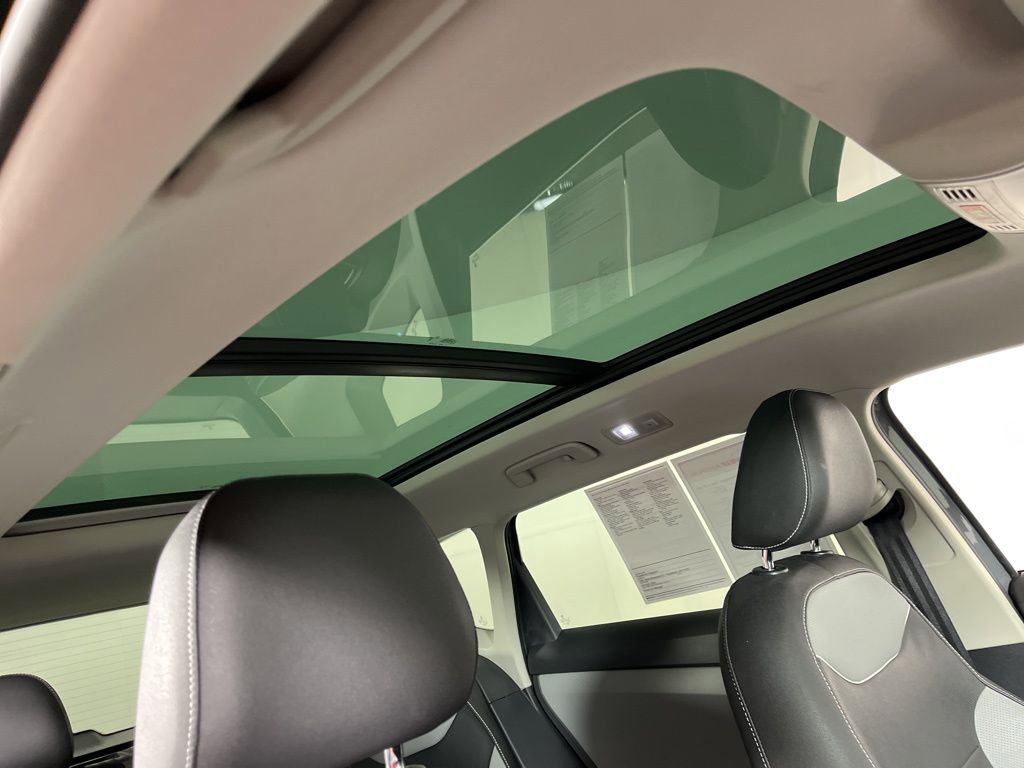 Used 2024 Volkswagen Taos SEL image 7