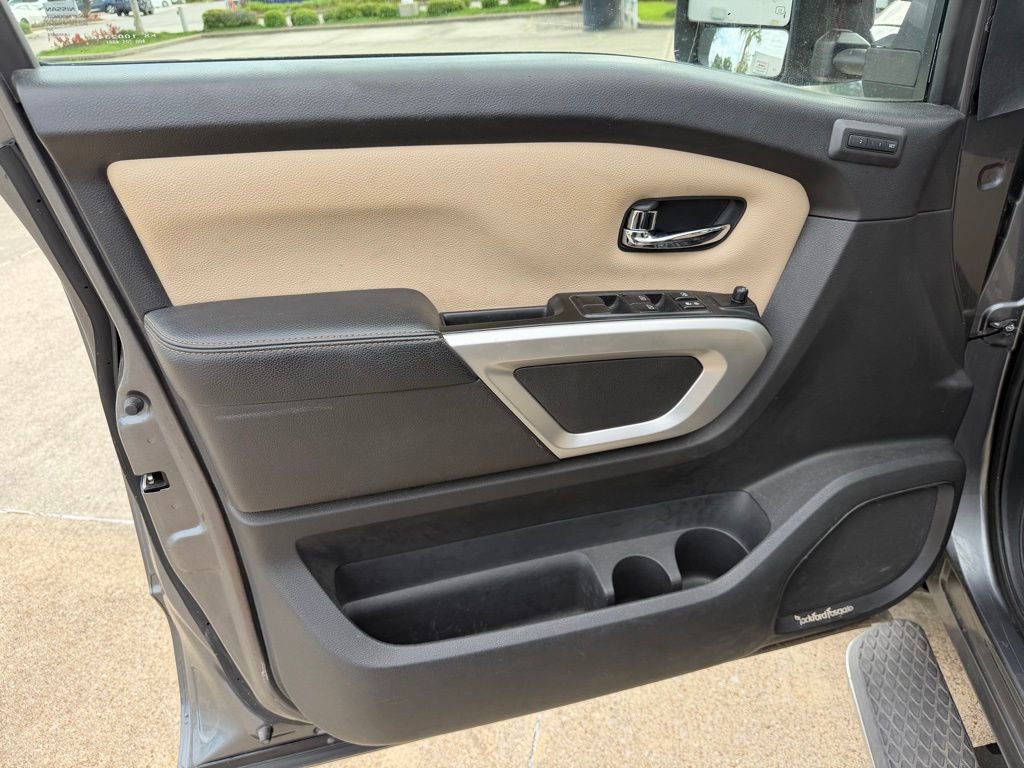 Used 2017 Nissan Titan SL w/ SL Towing Convenience Package AWD/4WD image 11