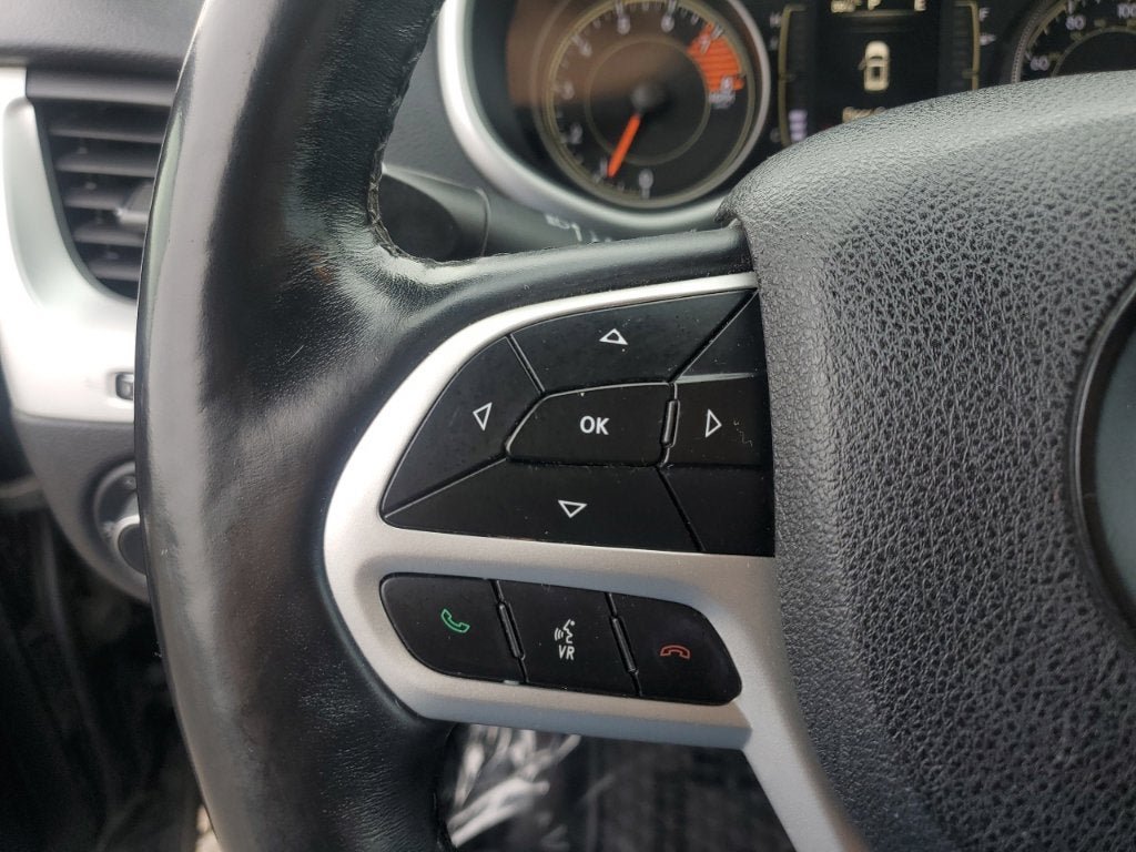 Used 2018 Jeep Cherokee Latitude Plus w/ Cold Weather Group AWD/4WD image 24