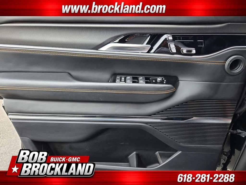 Used 2024 Jeep Grand Wagoneer Series III w/ Rear Seat Video Group 1 AWD/4WD image 41