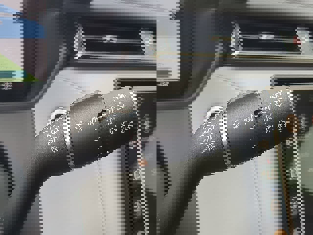 Used 2026 Land Rover Range Rover Velar Dynamic SE image 27