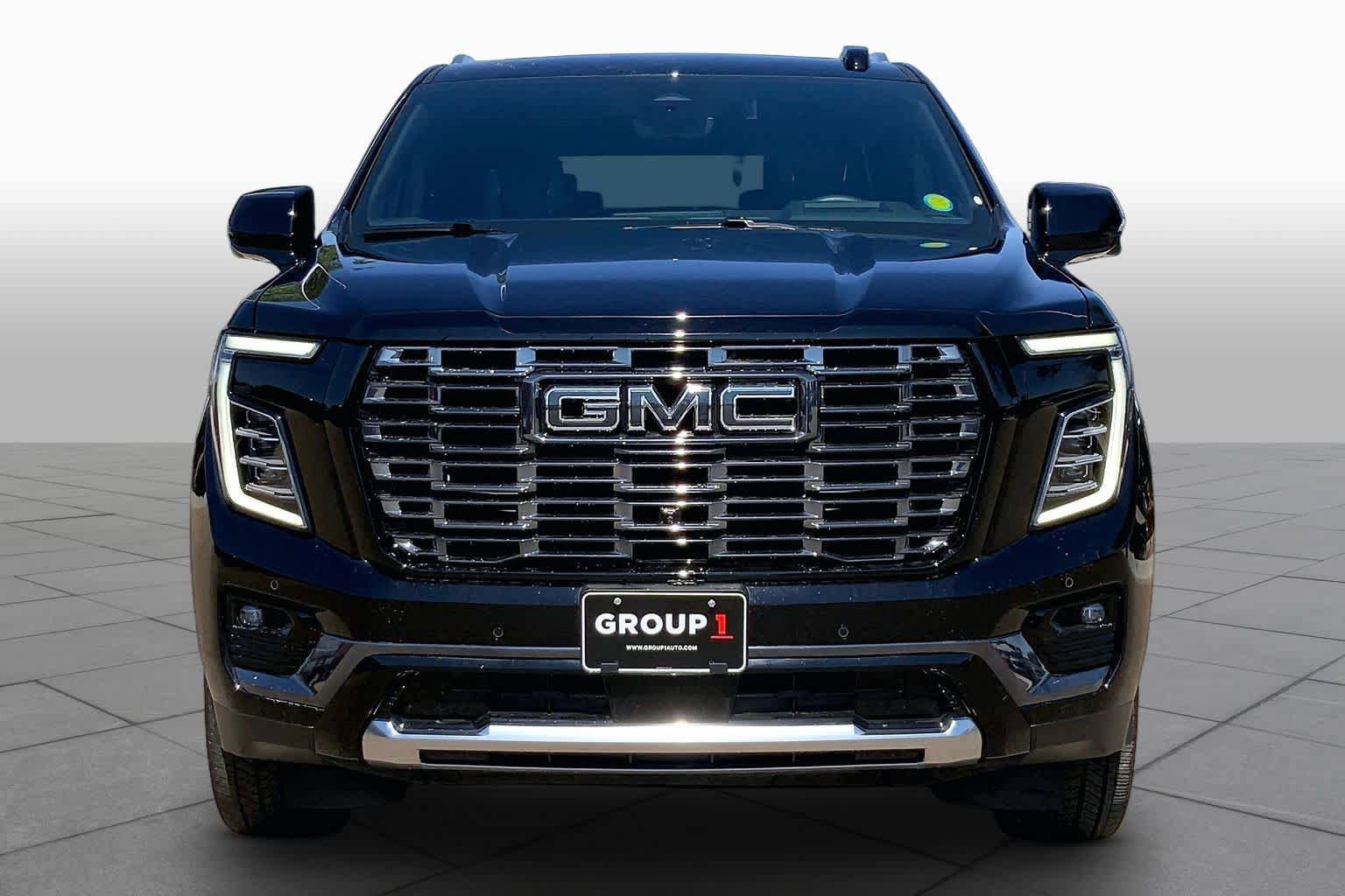 Used 2025 GMC Yukon Denali Ultimate AWD/4WD image 3