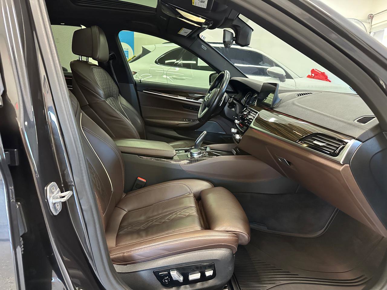Used 2018 BMW M550i xDrive AWD/4WD image 29