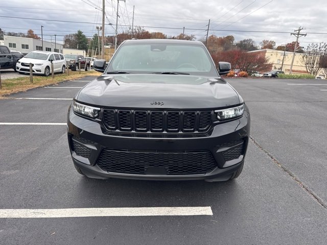 New 2025 Jeep Grand Cherokee Altitude image 2
