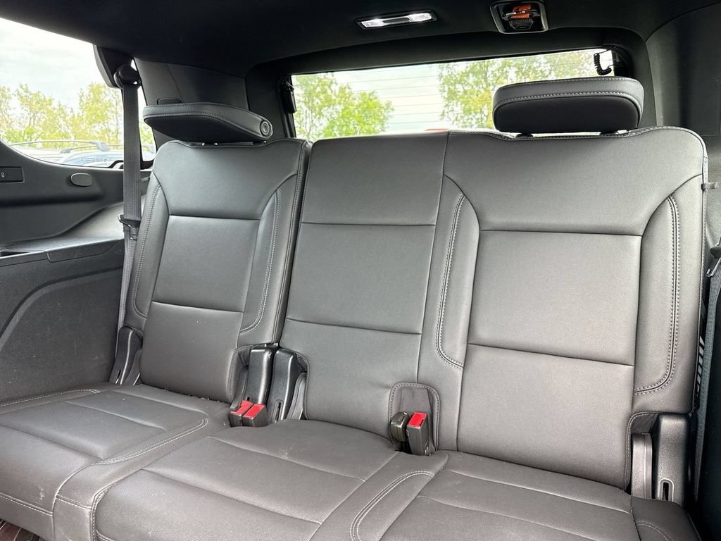 Used 2022 Chevrolet Tahoe Z71 w/ Luxury Package AWD/4WD image 13