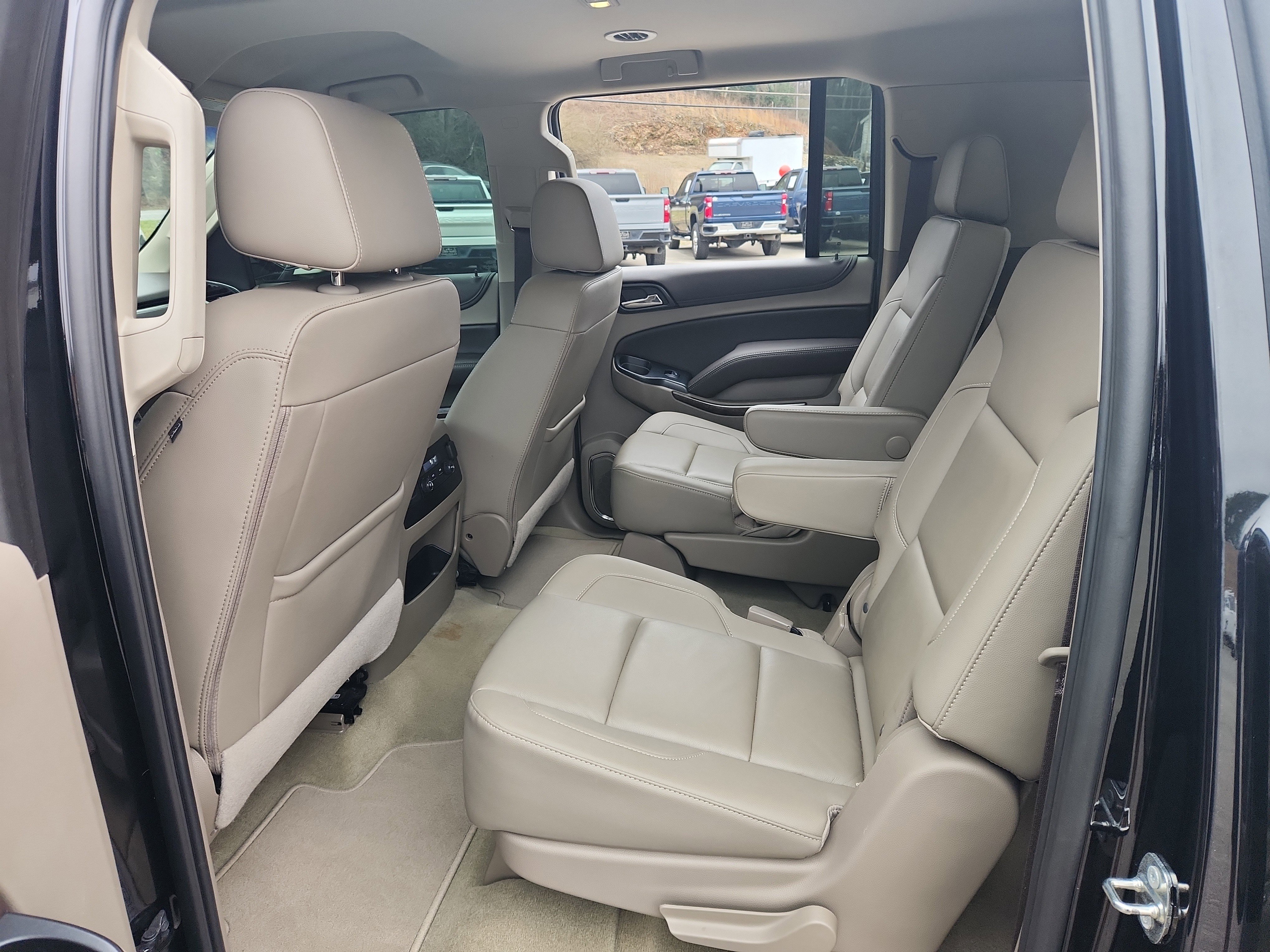 Used 2018 Chevrolet Suburban LT image 43