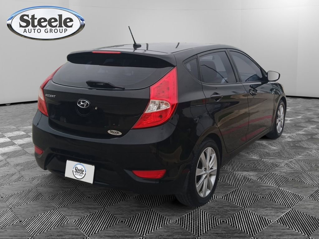 Used 2012 Hyundai Accent SE FWD image 4