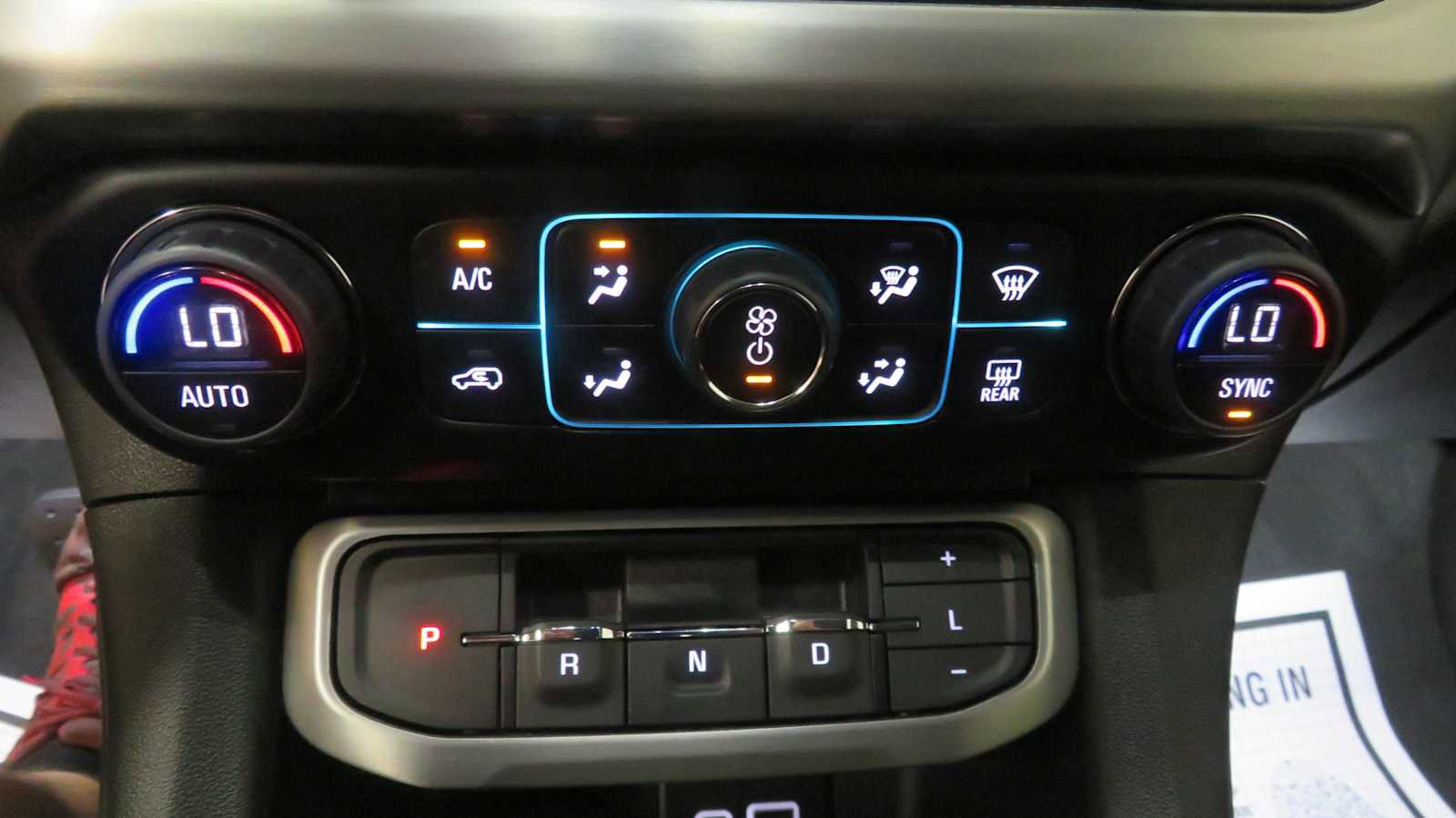 Used 2023 GMC Acadia SLE w/ Driver Convenience Package image 33