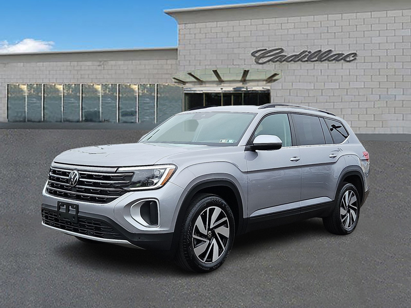Used 2024 Volkswagen Atlas SE AWD/4WD image 1
