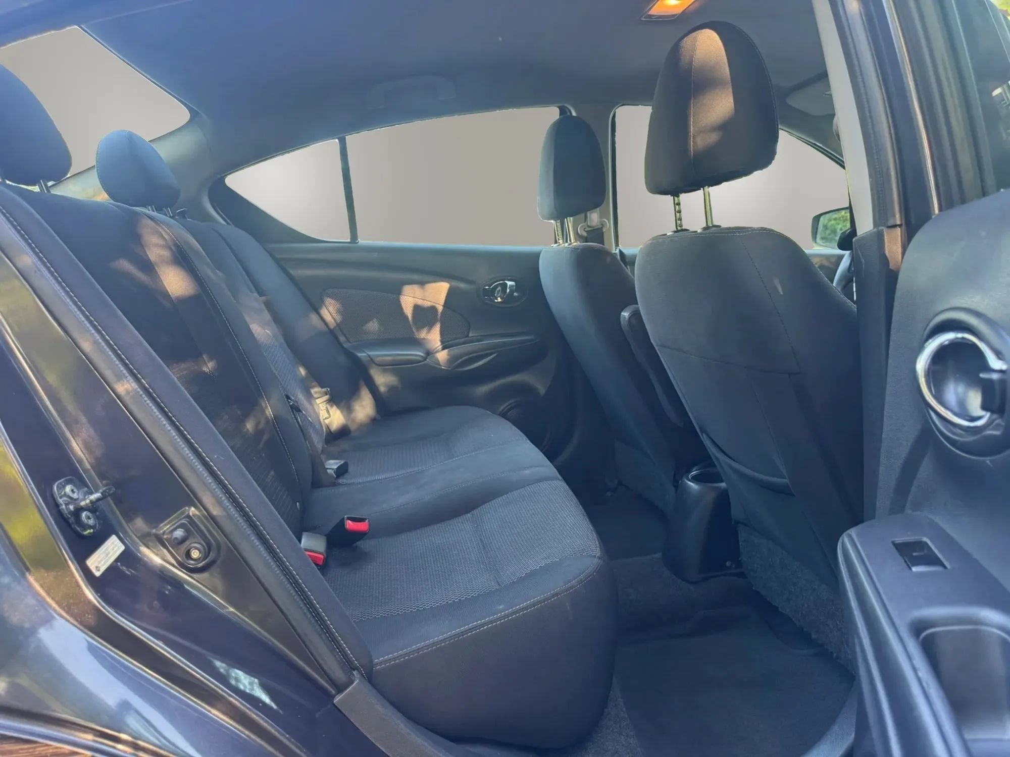 Used 2015 Nissan Versa SV FWD image 9