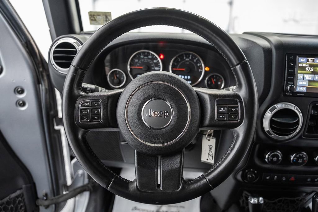 Used 2015 Jeep Wrangler Unlimited Rubicon w/ Connectivity Group image 29