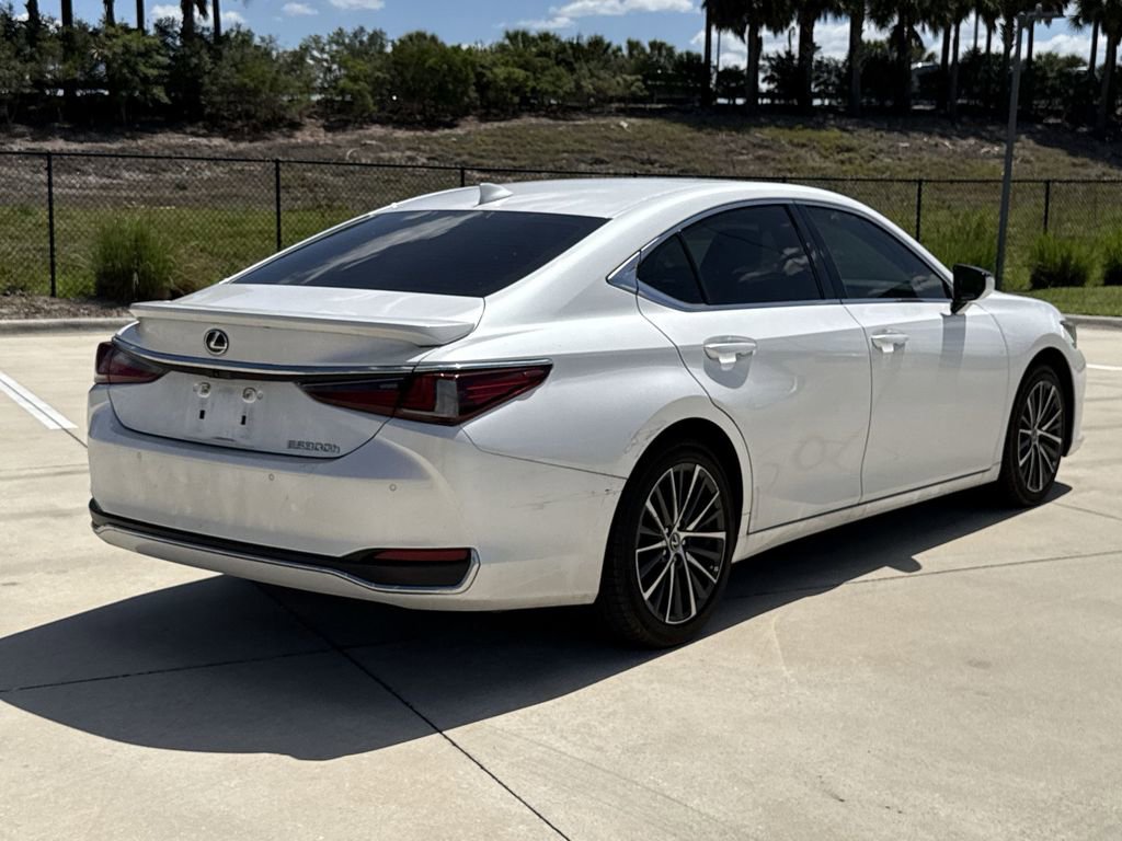 Used 2024 Lexus ES 300h w/ Premium Package FWD image 11