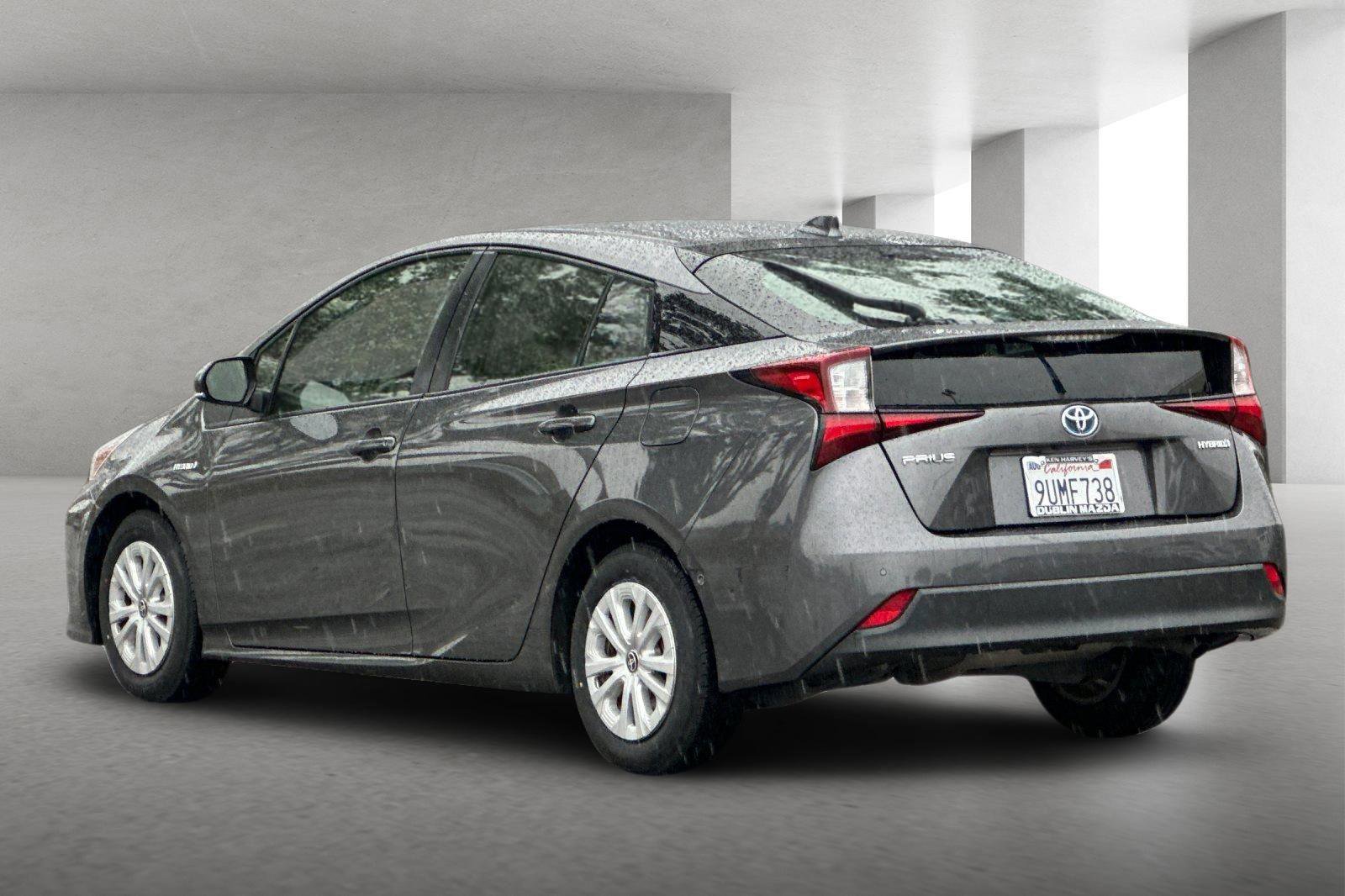 Used 2021 Toyota Prius LE image 6