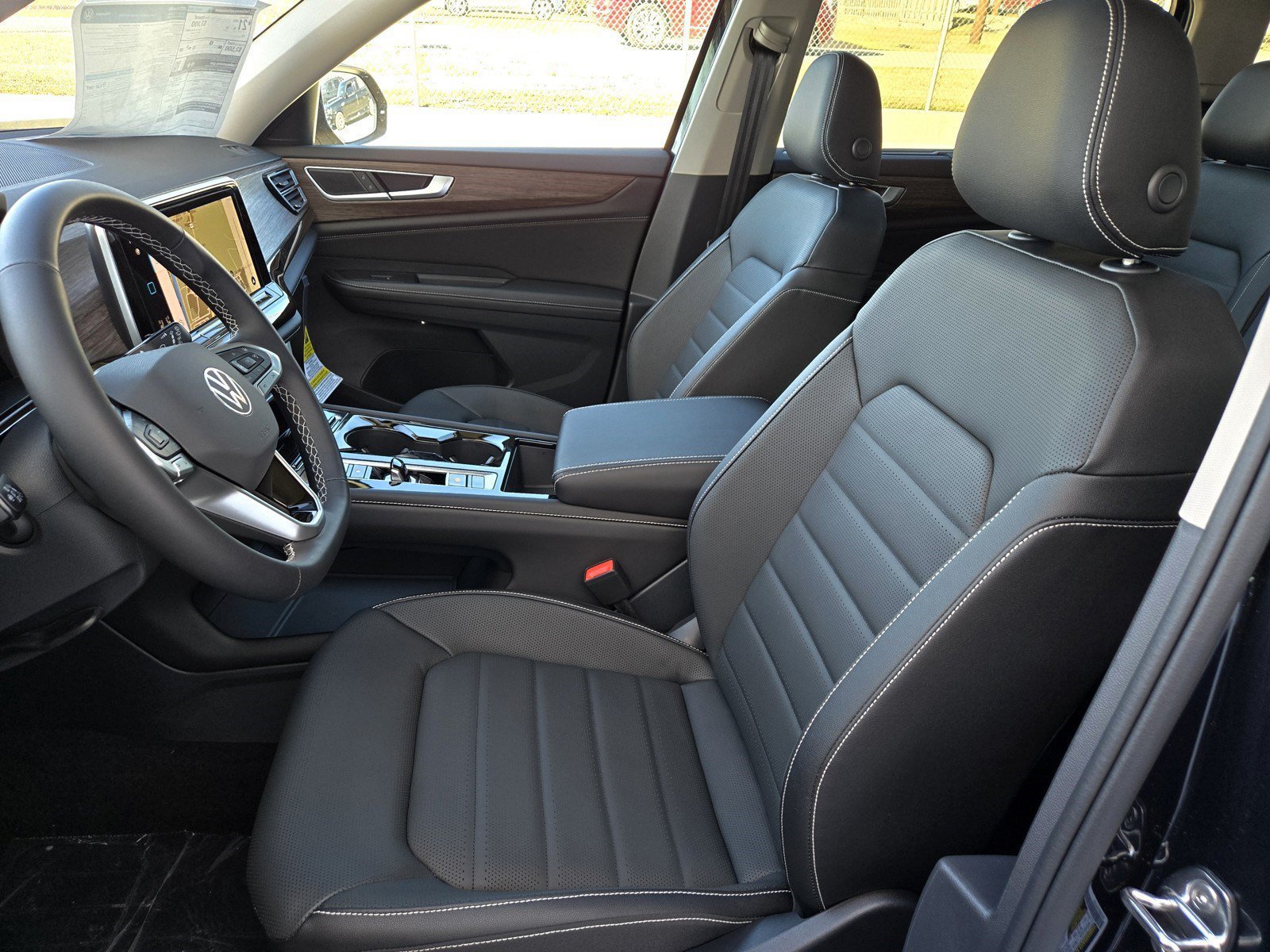 Used 2025 Volkswagen Atlas SEL AWD/4WD image 18
