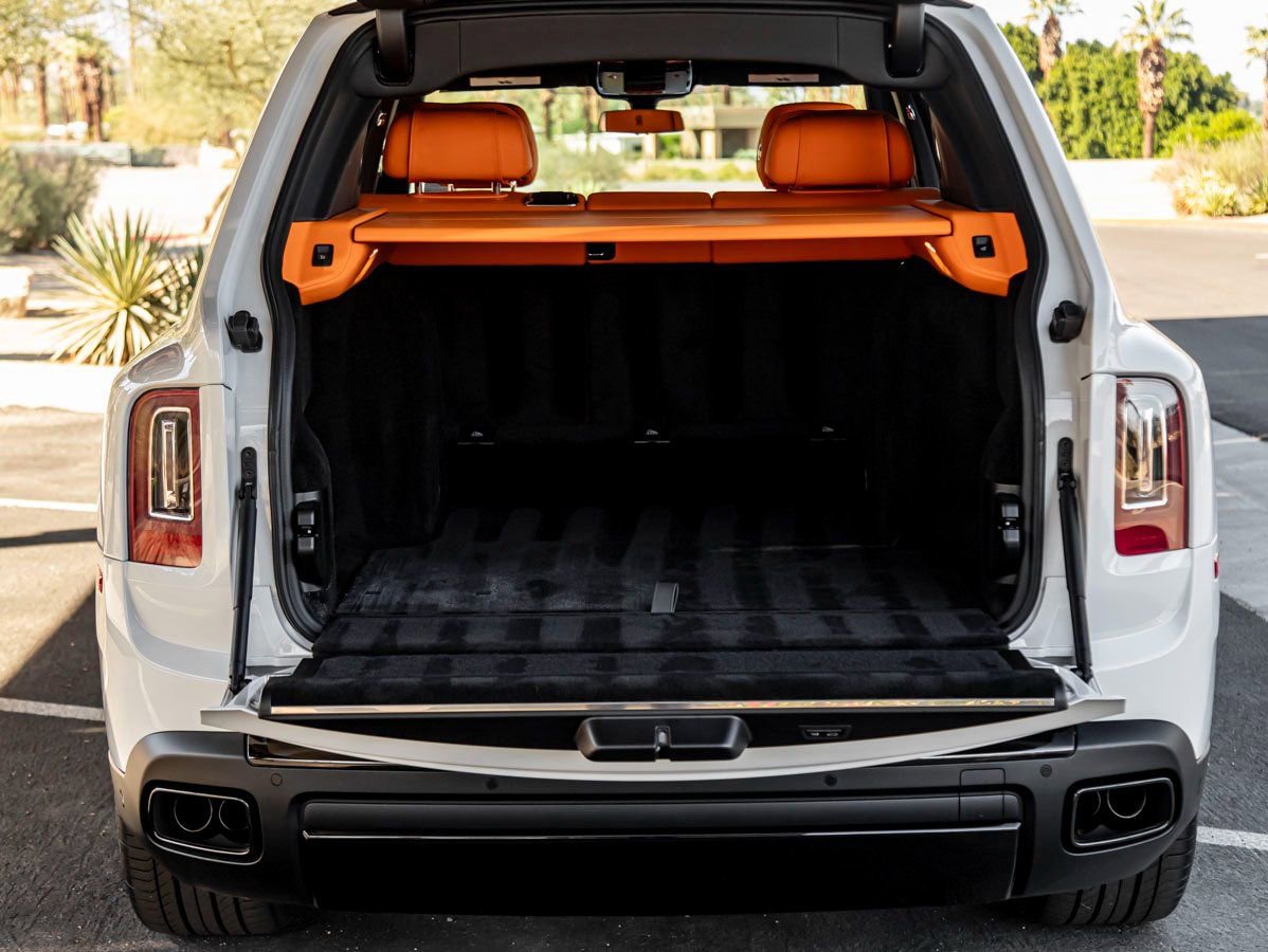 Certified 2023 Rolls-Royce Cullinan Black Badge w/ Dark Exterior Package AWD/4WD image 28