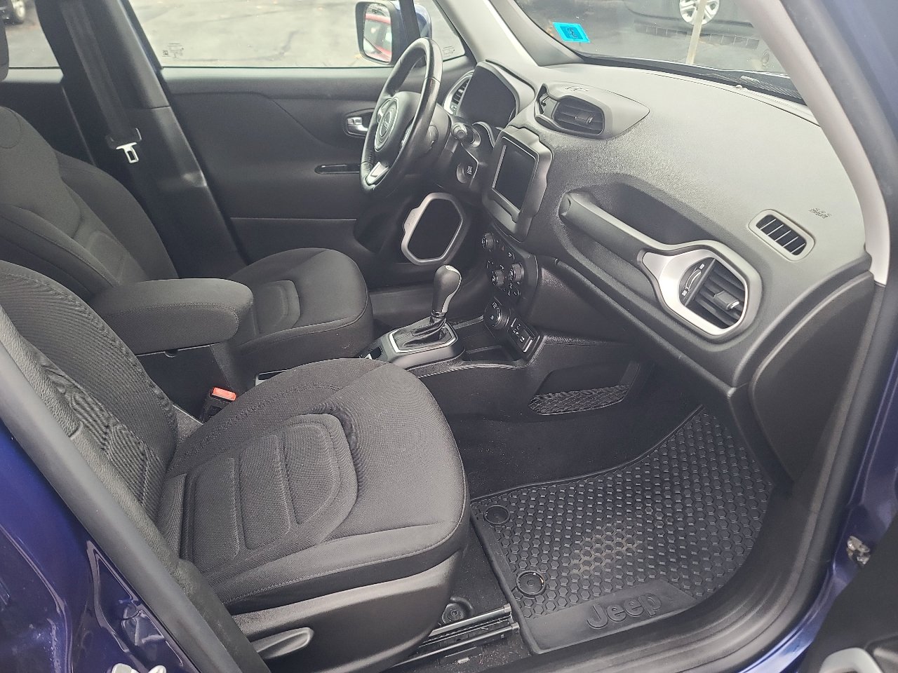 Used 2018 Jeep Renegade Latitude w/ Cold Weather Group image 14