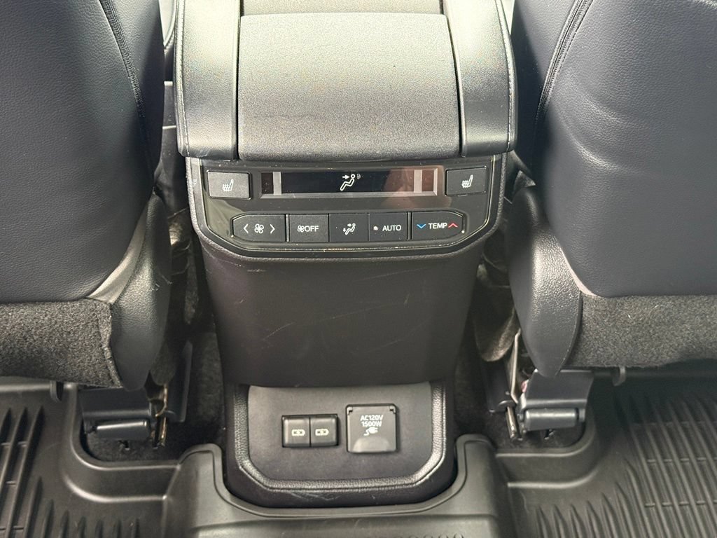 Used 2023 Toyota Highlander Platinum AWD/4WD image 36