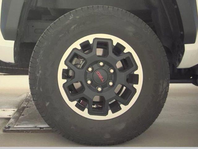 Used 2025 Toyota Tacoma TRD Off-Road image 19