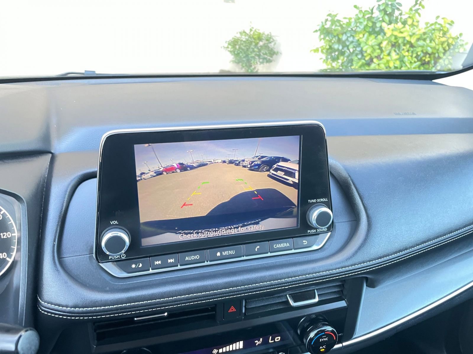 Used 2025 Nissan Rogue SV image 25