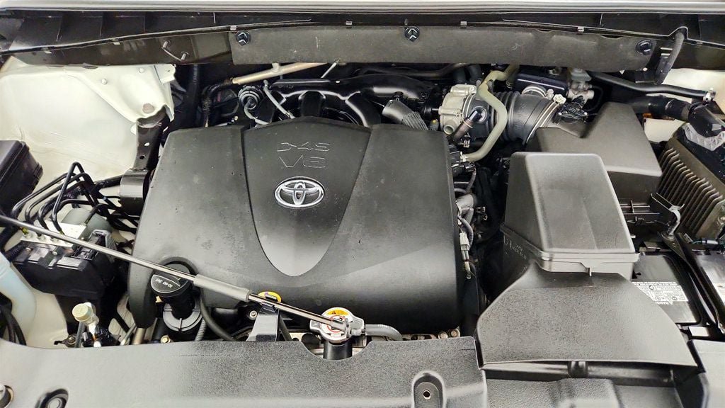 Used 2019 Toyota Highlander XLE AWD/4WD image 29