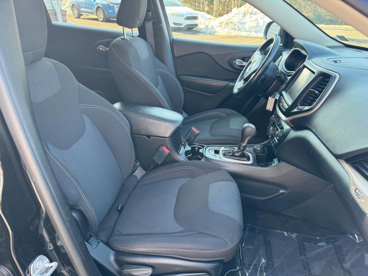 Used 2017 Jeep Cherokee Latitude w/ Cold Weather Group image 21