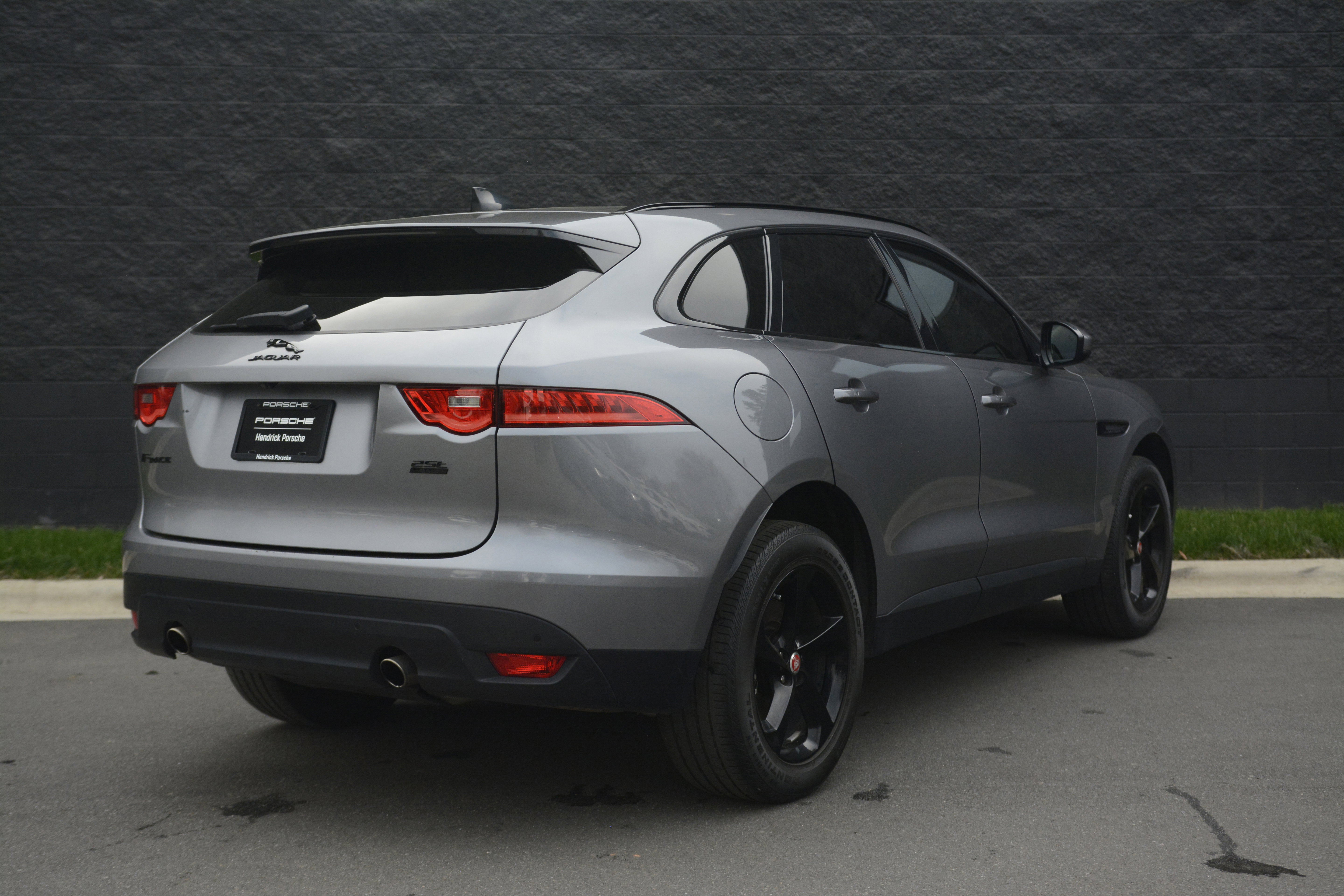 Used 2020 Jaguar F-PACE Premium image 7
