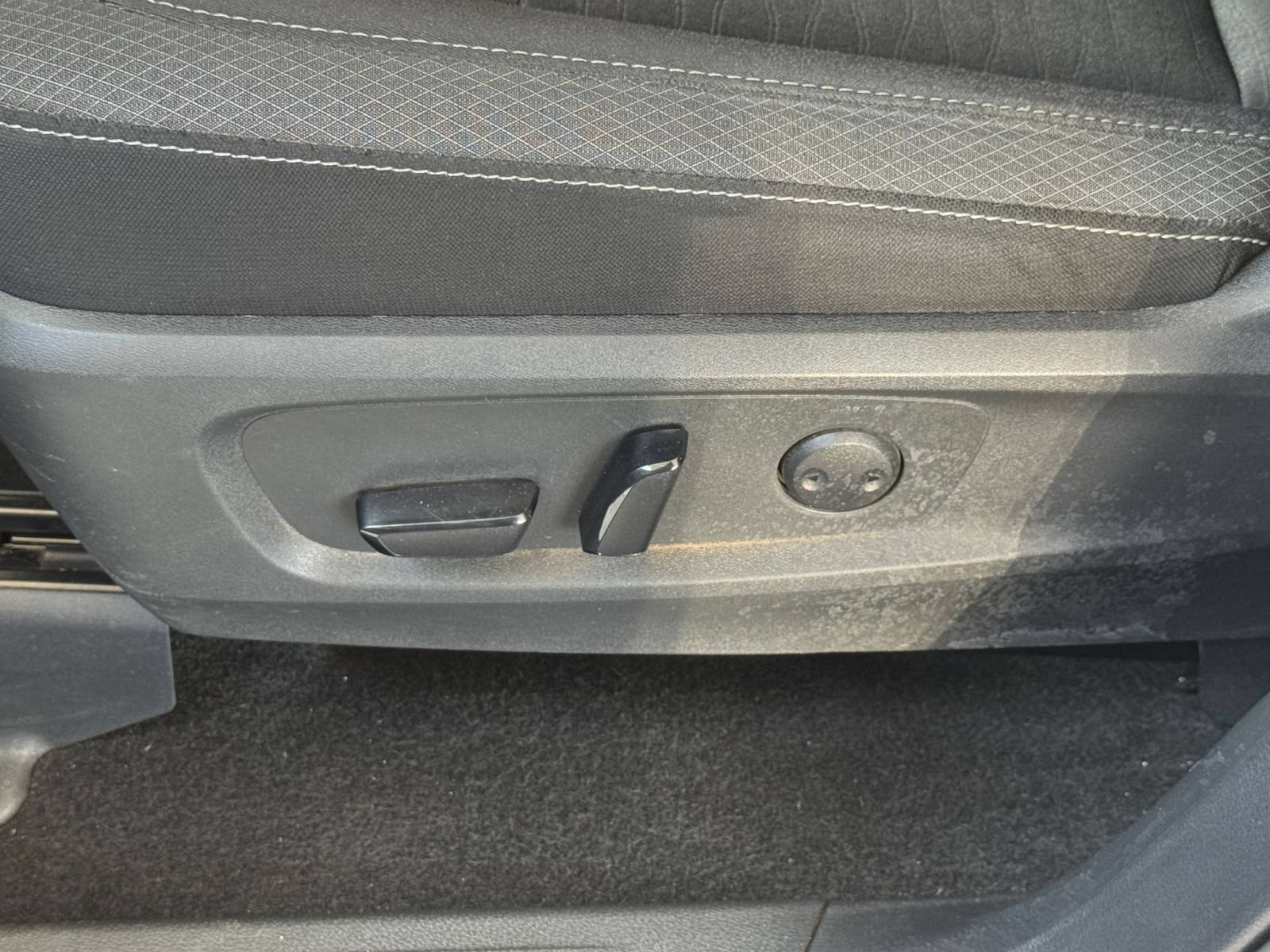 Used 2025 Nissan Pathfinder SV AWD/4WD image 21