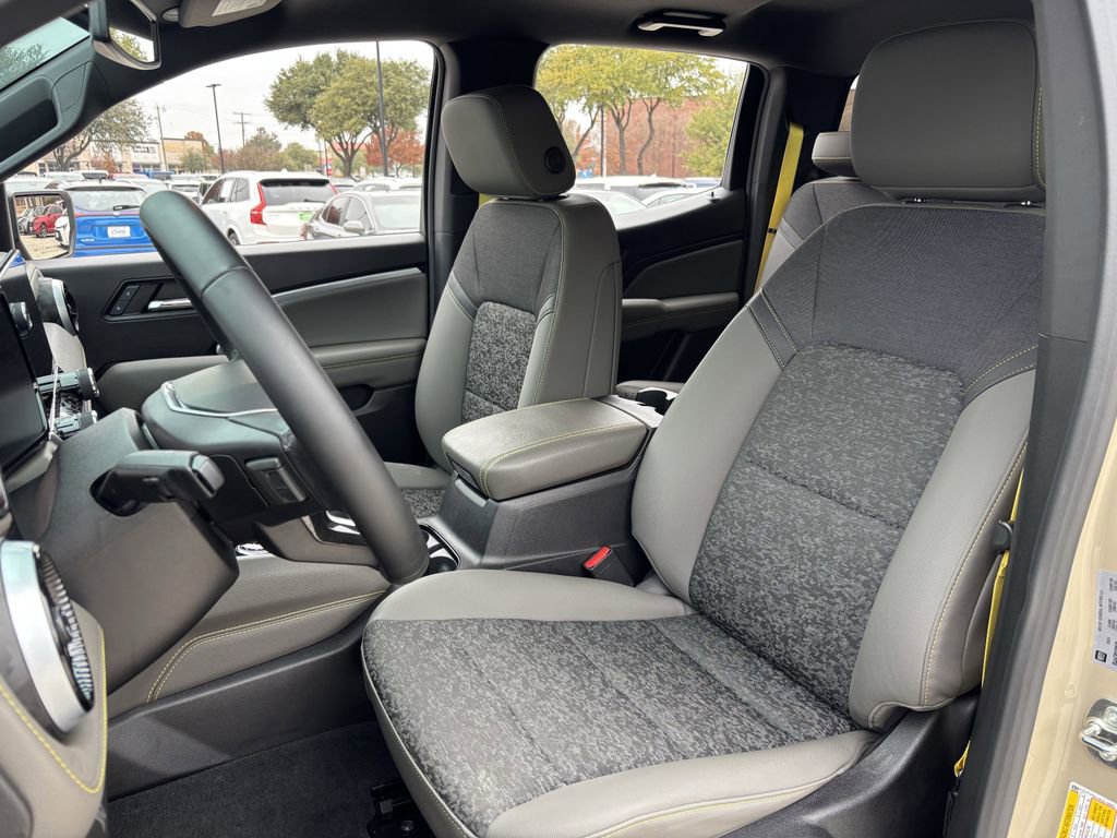 Used 2024 Chevrolet Colorado ZR2 w/ Technology Package image 21