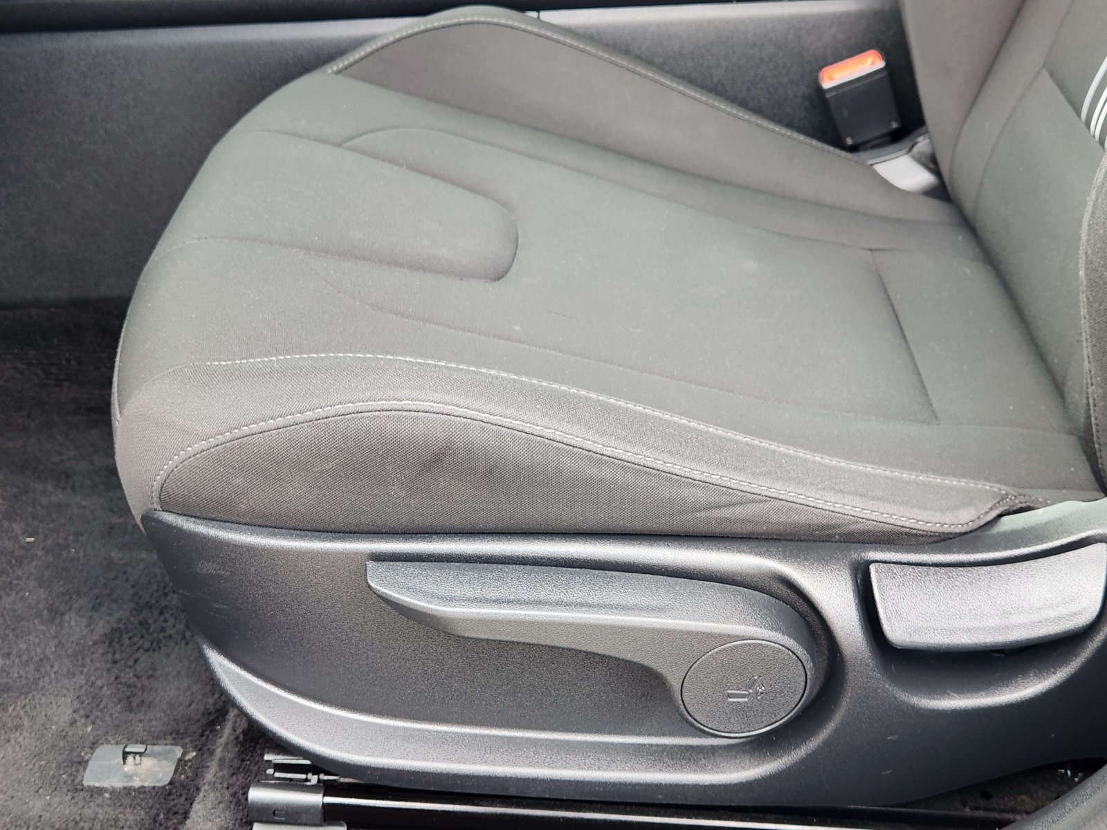 Used 2024 Hyundai Elantra SEL FWD image 25