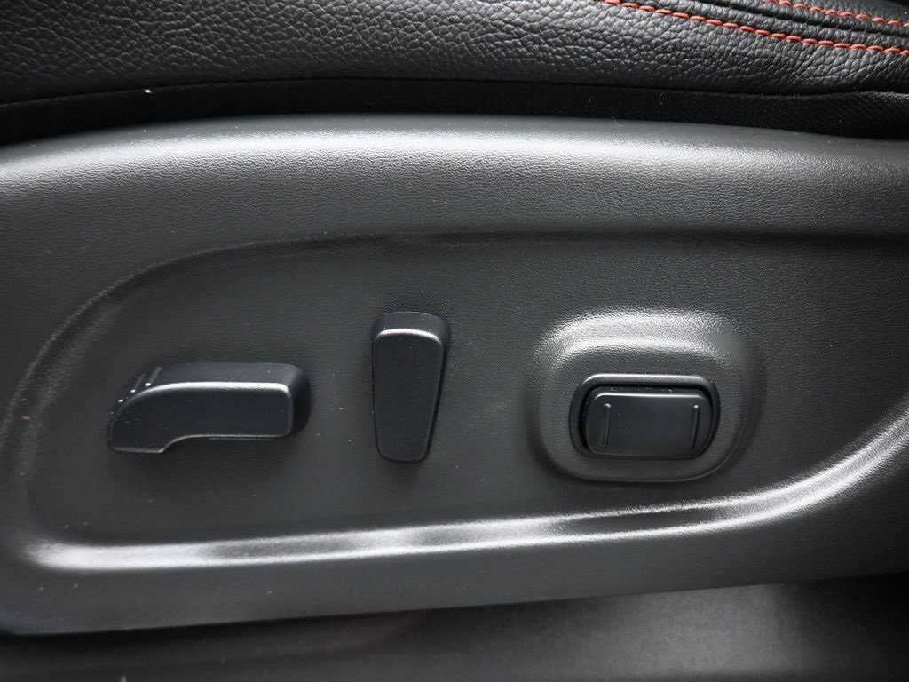 Used 2023 Nissan Titan PRO-4X w/ Pro-4x Convenience Package image 13