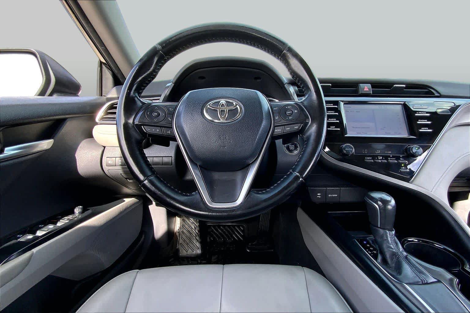 Used 2019 Toyota Camry SE w/ Convenience Package FWD image 6