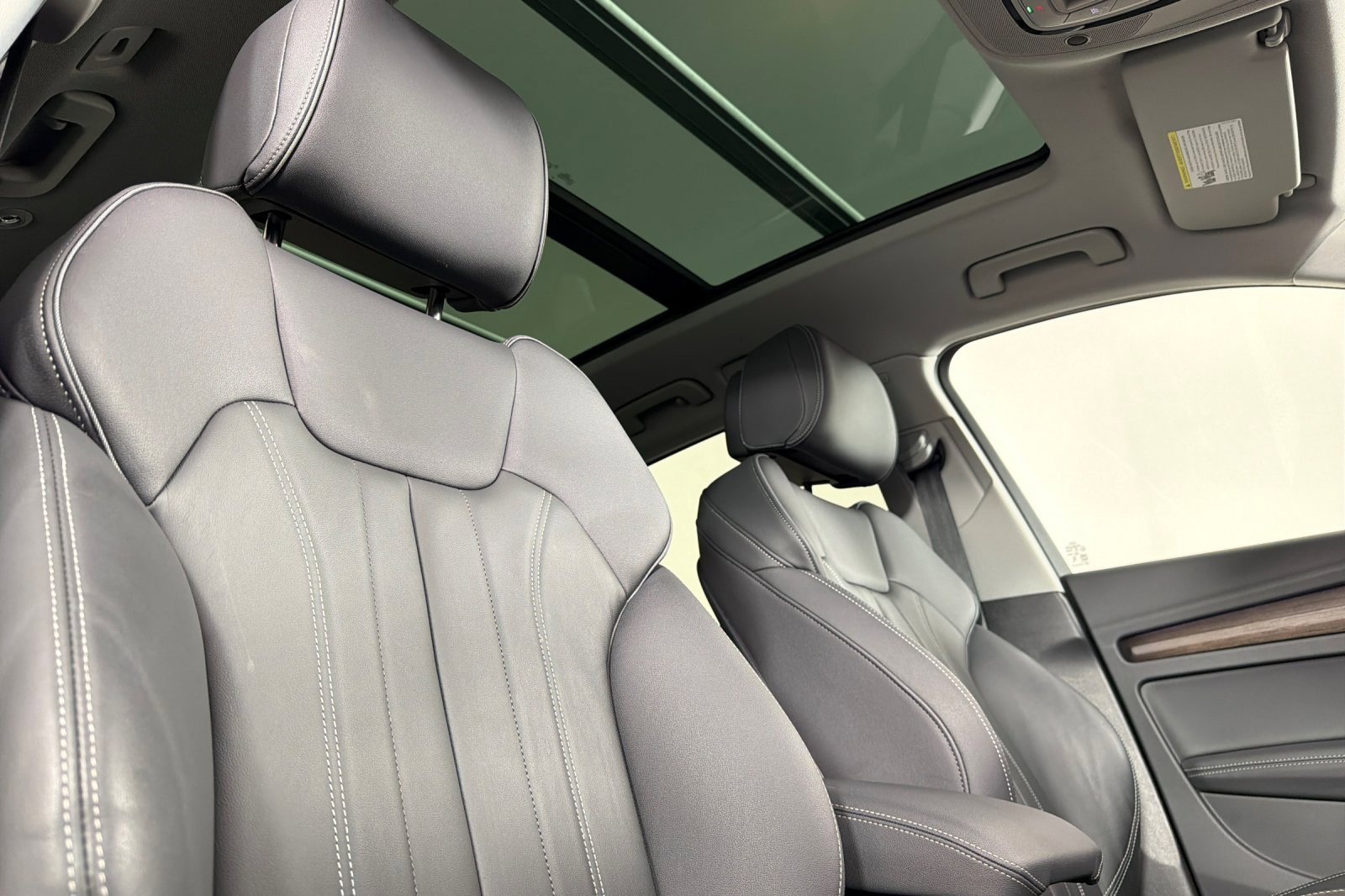 Used 2025 Audi Q5 2.0T Premium Plus w/ Premium Plus Package AWD/4WD image 16