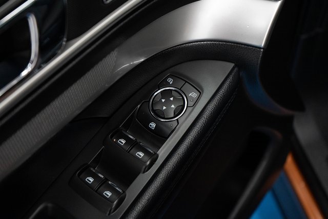 Used 2017 Ford Explorer XLT image 14