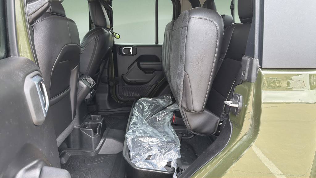 Used 2023 Jeep Gladiator Sport AWD/4WD image 13
