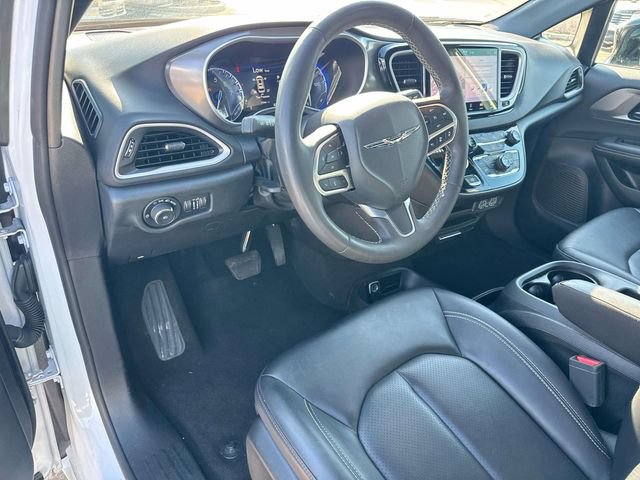 Used 2025 Chrysler Pacifica Select FWD image 23