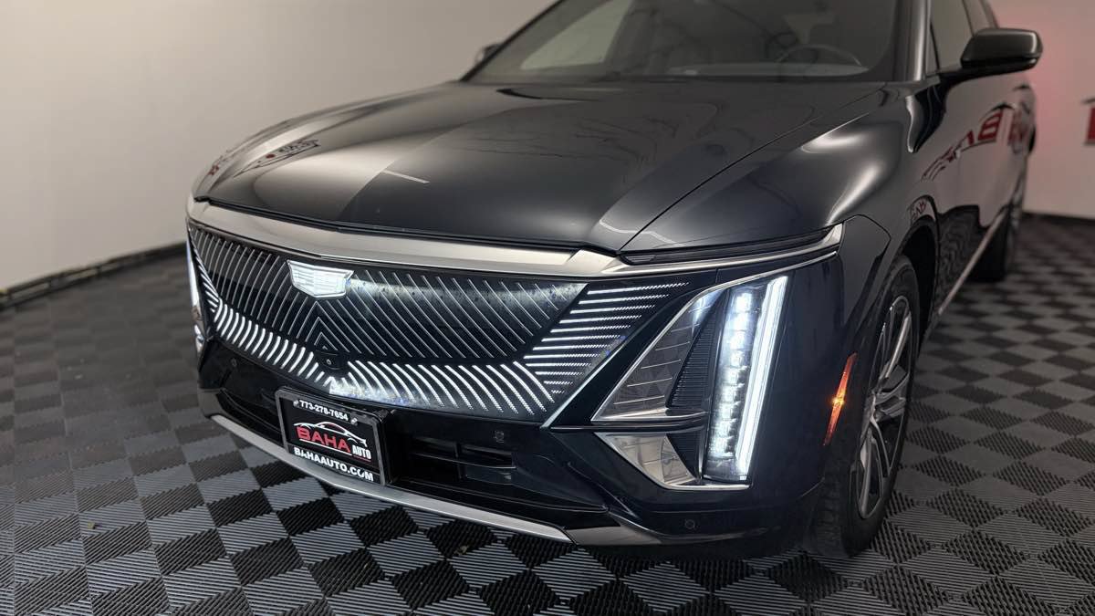 Used 2024 Cadillac Lyriq Luxury AWD/4WD image 4