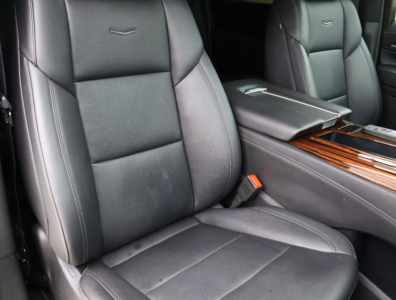 Used 2024 Cadillac Escalade ESV Luxury image 23