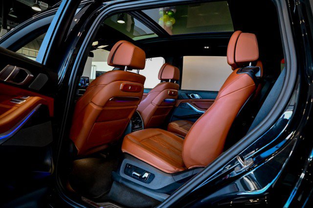 Used 2023 BMW X7 xDrive40i w/ Executive Package image 19