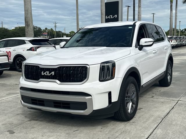 Certified 2024 Kia Telluride LX FWD image 2