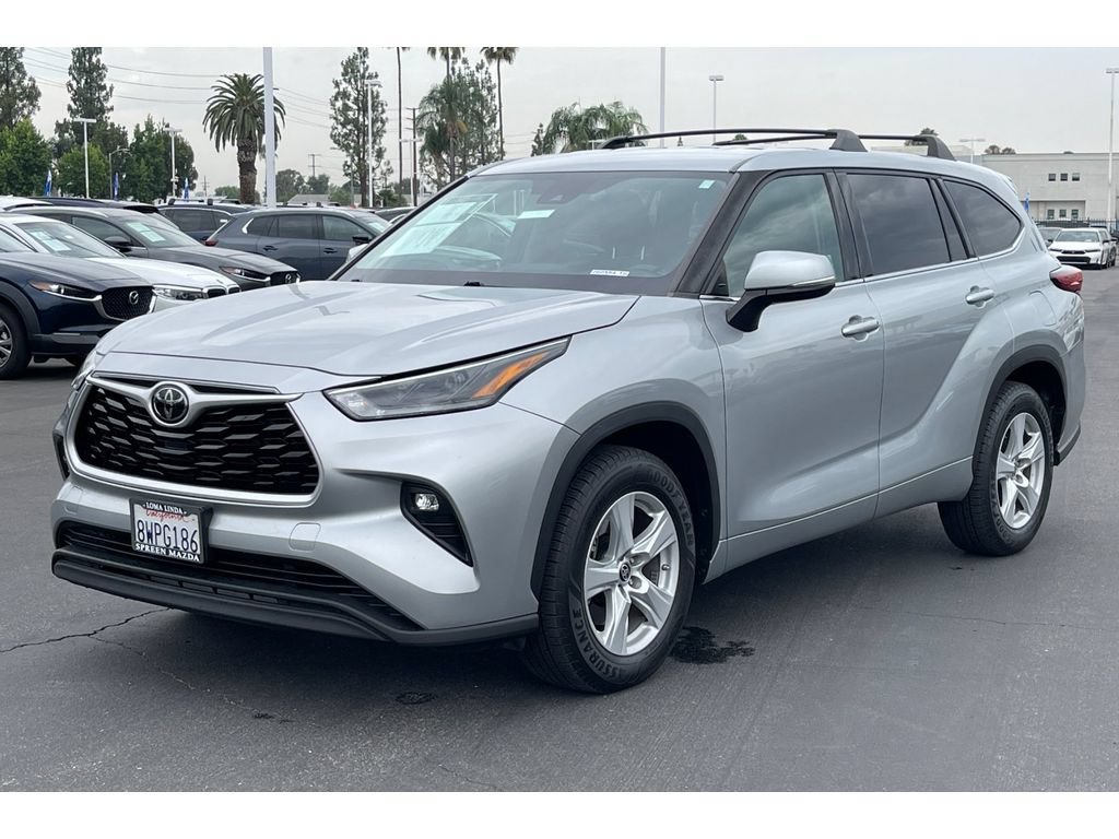Used 2021 Toyota Highlander LE FWD image 2