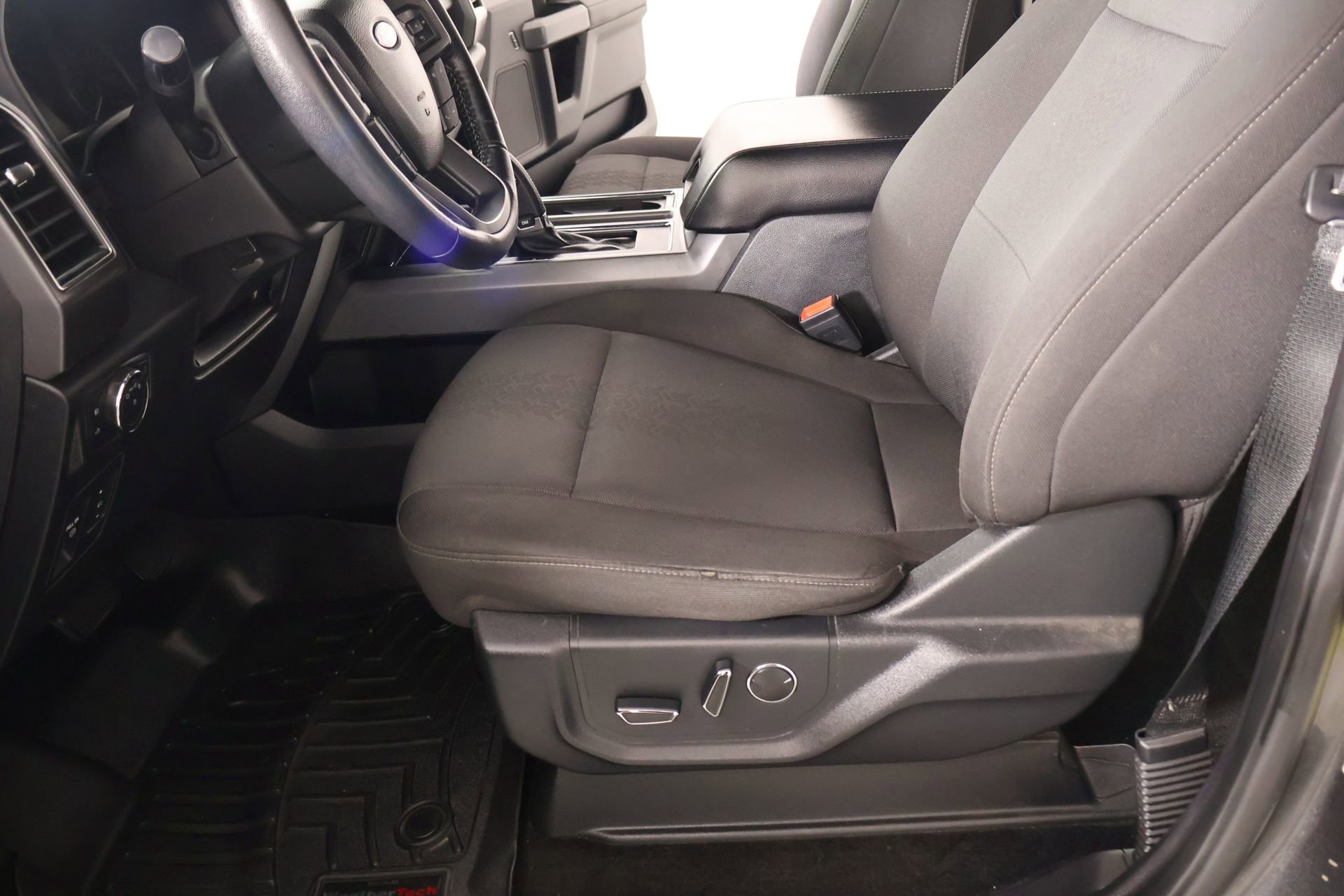 Used 2018 Ford F150 XLT w/ Equipment Group 302A Luxury AWD/4WD image 13