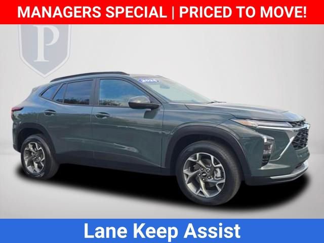 Certified 2025 Chevrolet Trax LT FWD image 2