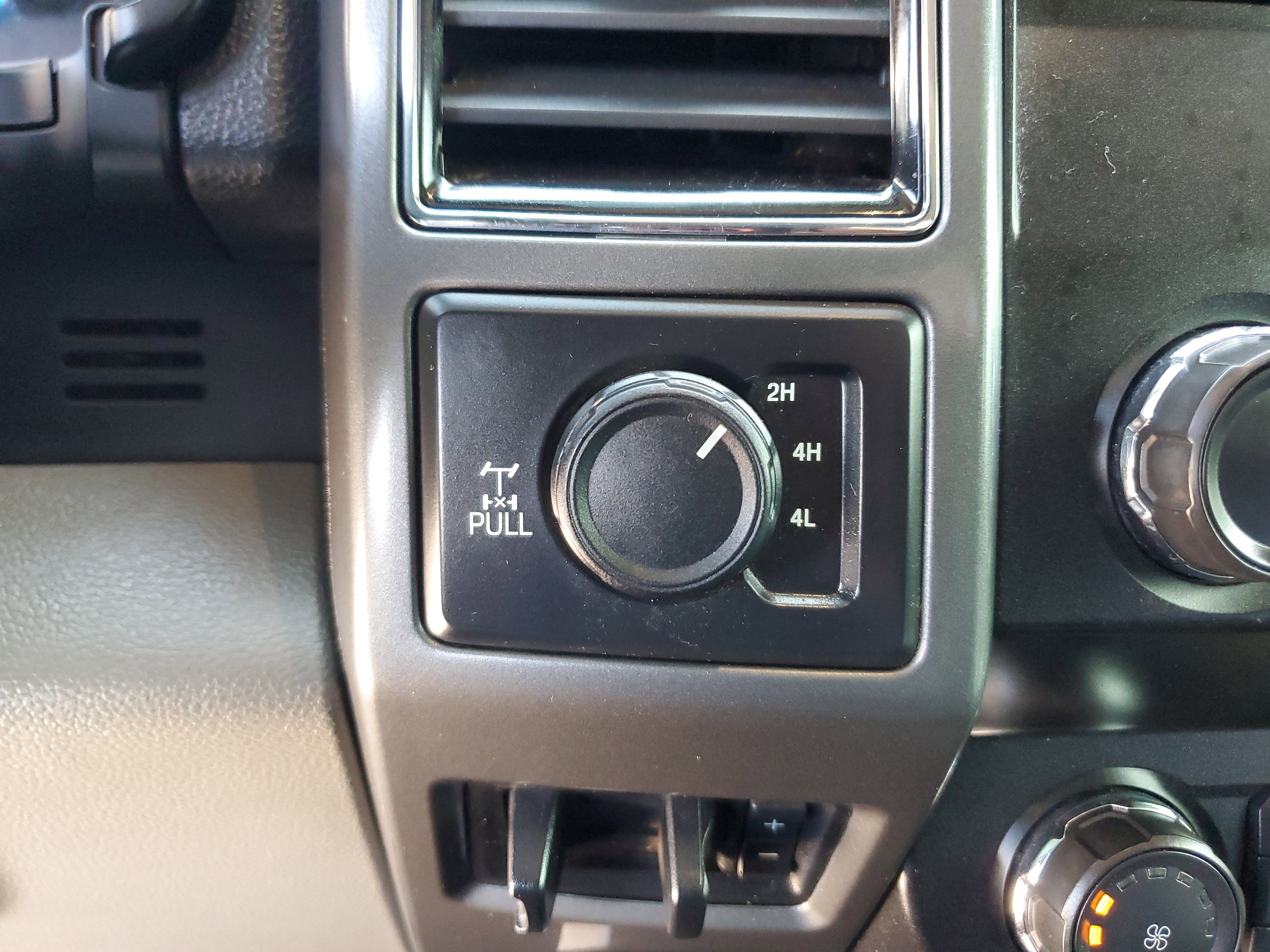 Used 2019 Ford F250 XLT w/ FX4 Off-Road Package AWD/4WD image 29