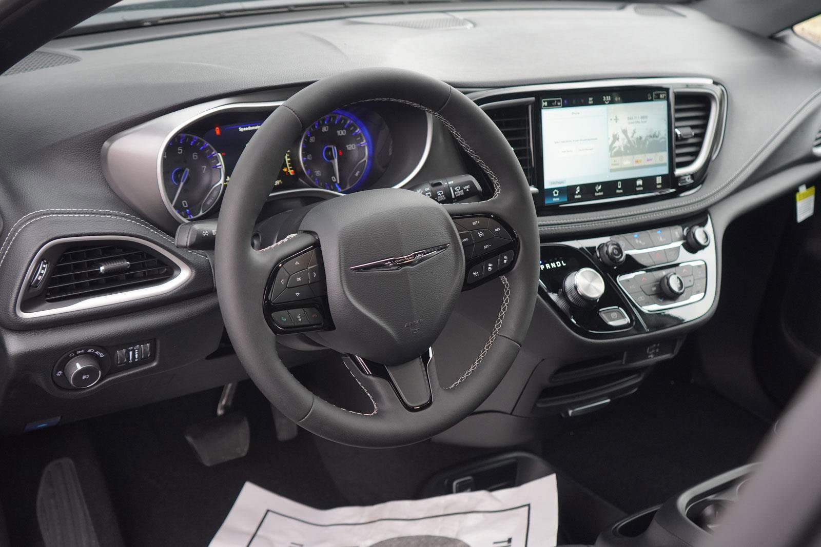 New 2026 Chrysler Pacifica Select w/ S Appearance Package image 24