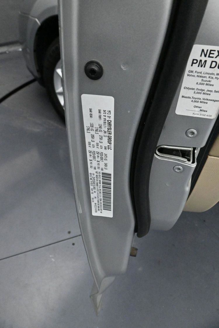 Used 2013 Dodge Journey SXT w/ Flexible Seating Group image 33