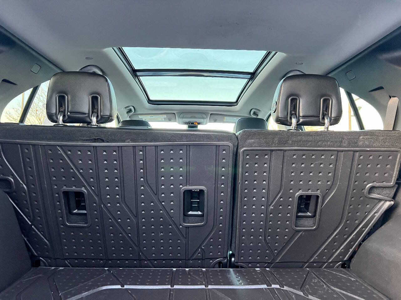 Used 2019 Chevrolet Equinox Premier FWD image 18