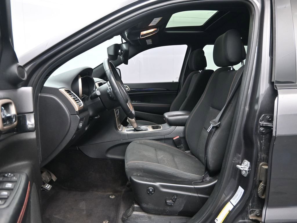 Used 2016 Jeep Grand Cherokee Laredo 75th Anniversary image 13