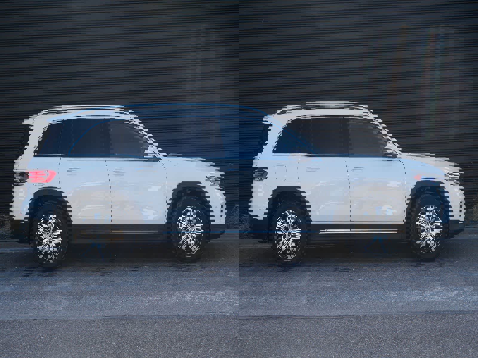 Used 2025 Mercedes-Benz EQB 300 4MATIC image 27