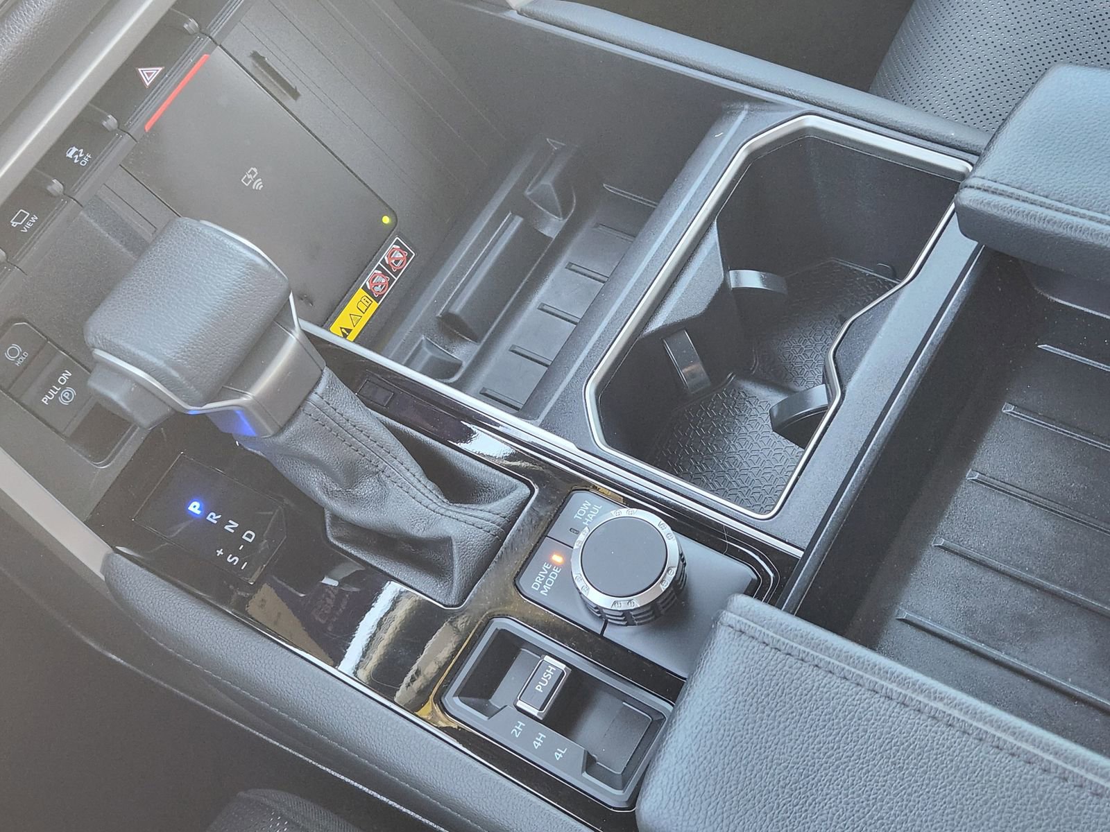 Used 2025 Toyota Tundra Limited AWD/4WD image 24