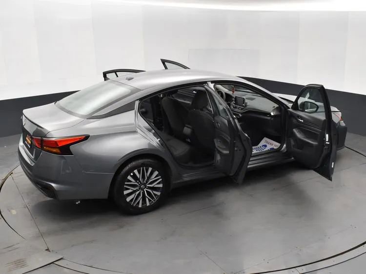 Used 2025 Nissan Altima 2.5 SV image 6
